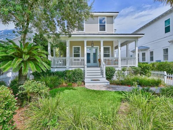 Charming Four Bedroom Destin Vacation Home Walk to Beach