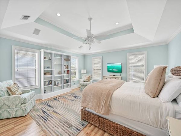 Charming Four Bedroom Destin Vacation Home Walk to Beach
