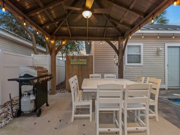 Charming Four Bedroom Destin Vacation Home Walk to Beach