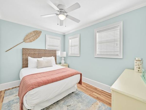 Charming Four Bedroom Destin Vacation Home Walk to Beach