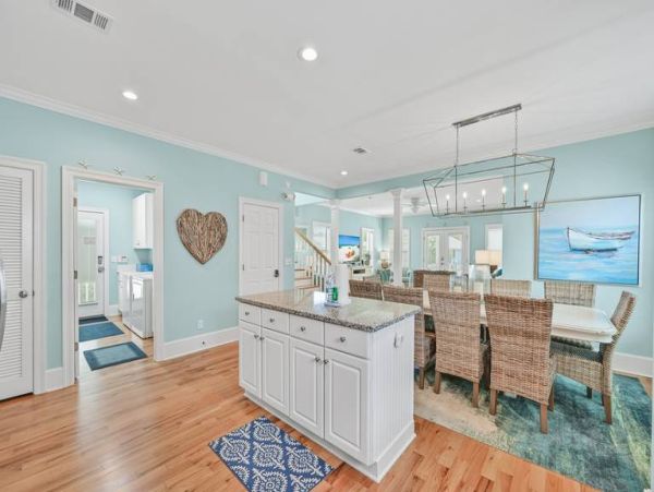 Charming Four Bedroom Destin Vacation Home Walk to Beach