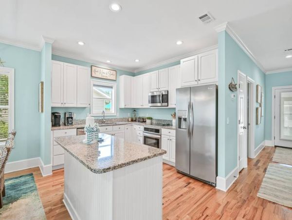 Charming Four Bedroom Destin Vacation Home Walk to Beach