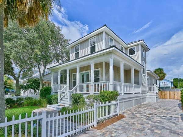 Charming Four Bedroom Destin Vacation Home Walk to Beach