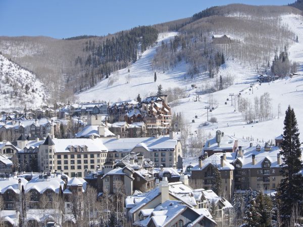 Walk to lift almost ski in ski out- Market Square in the village