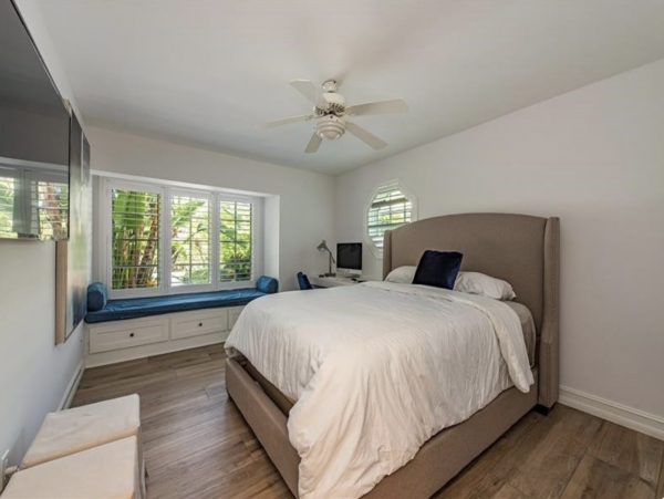 Naples Four Bedroom Lovely Residence
