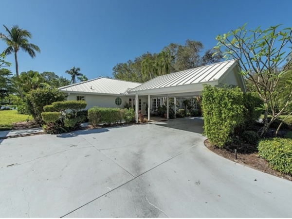 Naples Four Bedroom Lovely Residence