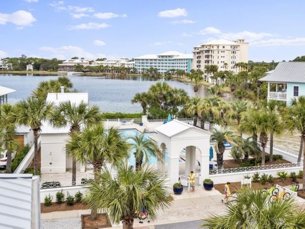 Panama City Vacation Home Six Bedroom Walk to Beach