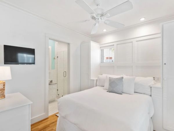 Panama City Vacation Home Six Bedroom Walk to Beach