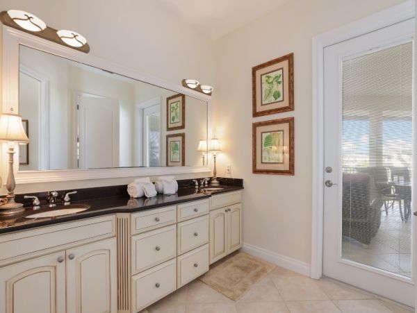 Luxury Beach Front Resort - 3-Bedroom, Heated Pool & Beach Access
