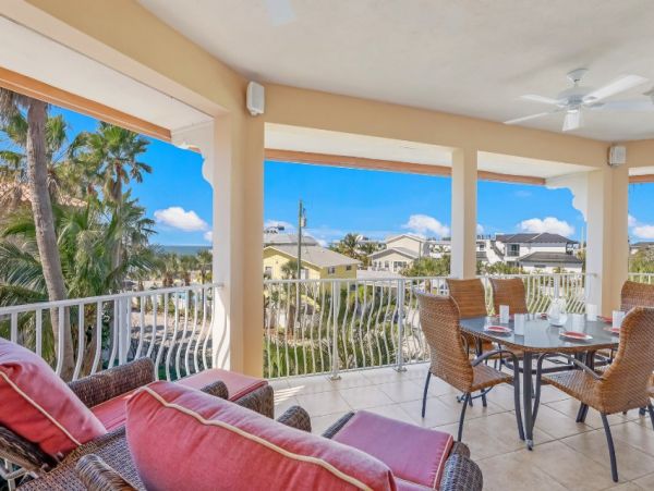 Luxury Beach Front Resort - 3-Bedroom, Heated Pool & Beach Access