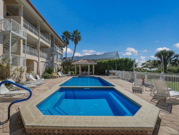 Luxury Beach Front Resort - 3-Bedroom, Heated Pool & Beach Access