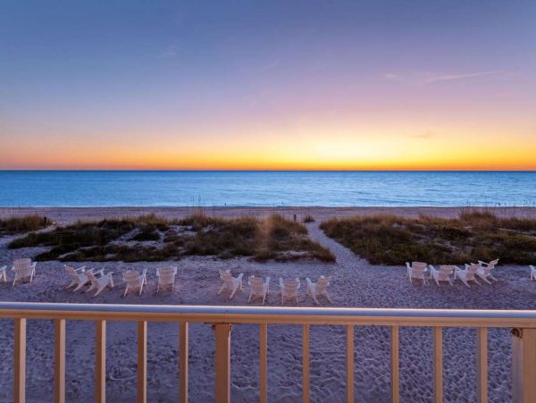 Beachfront Suite with Ocean View and Communal Pool