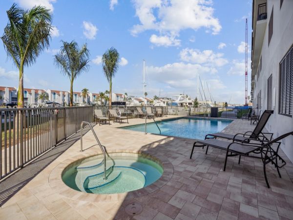 Quality Bayside Luxury Condo in Madeira Beach
