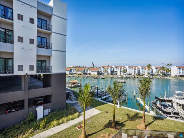 Quality Bayside Luxury Condo in Madeira Beach