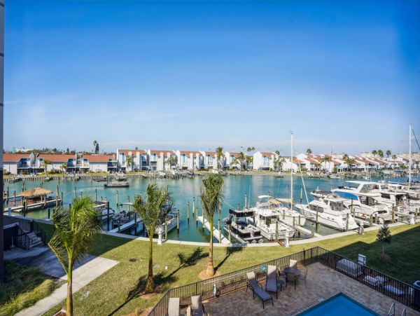 Quality Bayside Luxury Condo in Madeira Beach