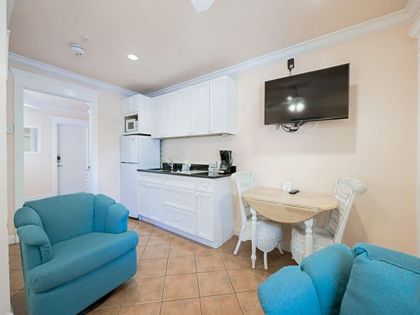 Lovely 1 Bedroom Suite in Bradenton Beach