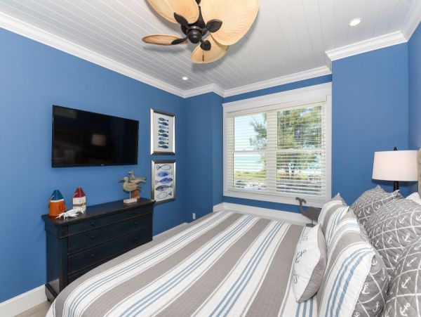 Six Bedroom Luxury Property with Rooftop Across The Street From The Beach