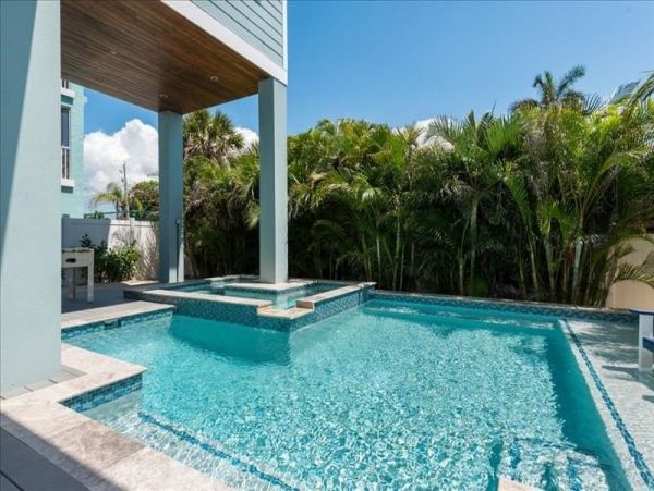 Six Bedroom Luxury Property with Rooftop Across The Street From The Beach