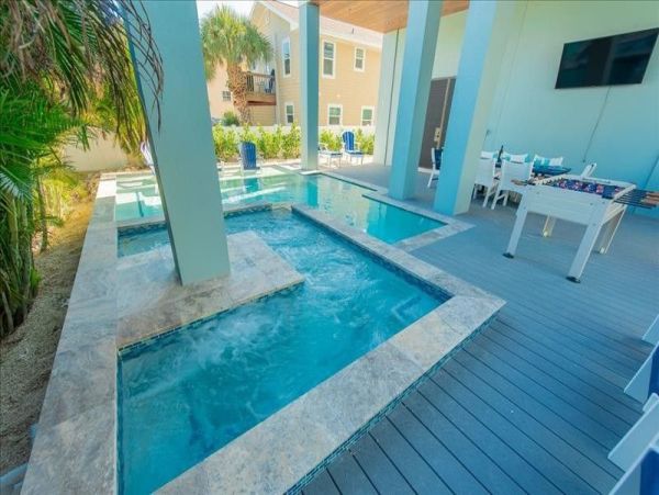 Six Bedroom Luxury Property with Rooftop Across The Street From The Beach