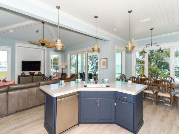 Six Bedroom Luxury Property with Rooftop Across The Street From The Beach