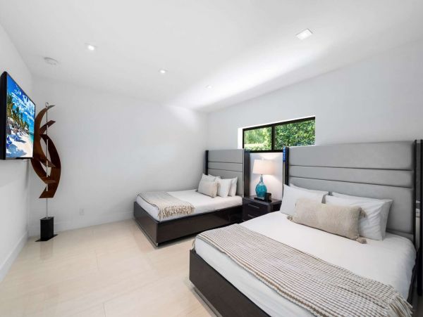Hollywood Canal Front Five Bedroom Luxury Home
