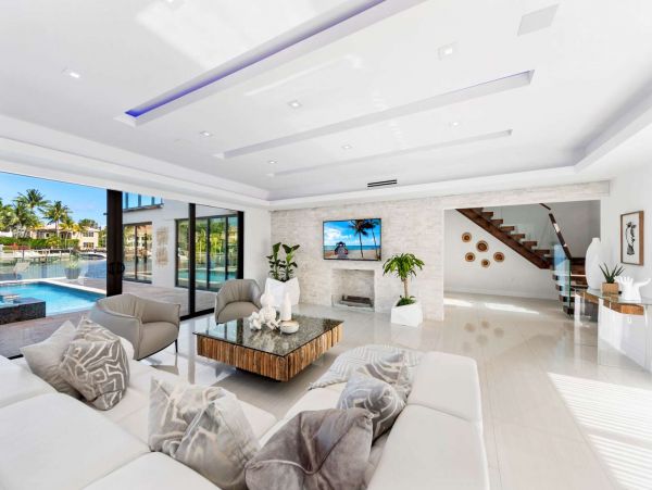 Hollywood Canal Front Five Bedroom Luxury Home