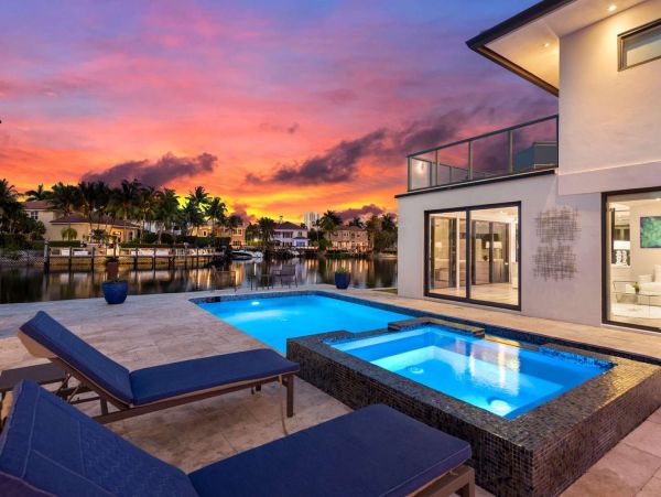 Hollywood Canal Front Five Bedroom Luxury Home