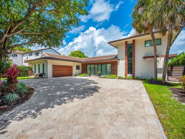 Hollywood Canal Front Five Bedroom Luxury Home