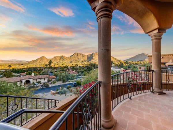 Paradise Valley Vacation Mansion Six Bedroom