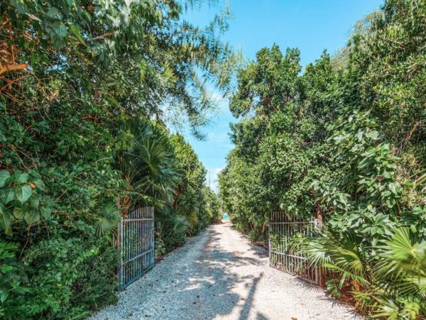 Four Bedroom Gulf Front Home in Marathon with Private Pool