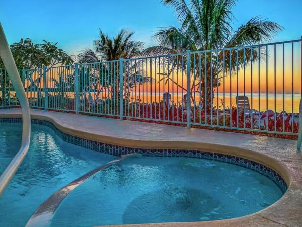 Four Bedroom Gulf Front Home in Marathon with Private Pool