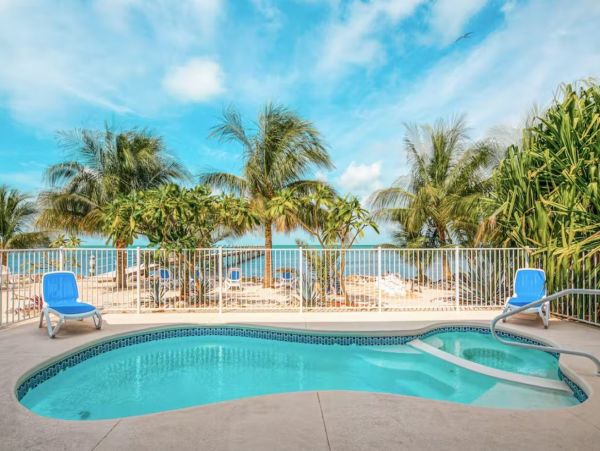 Four Bedroom Gulf Front Home in Marathon with Private Pool