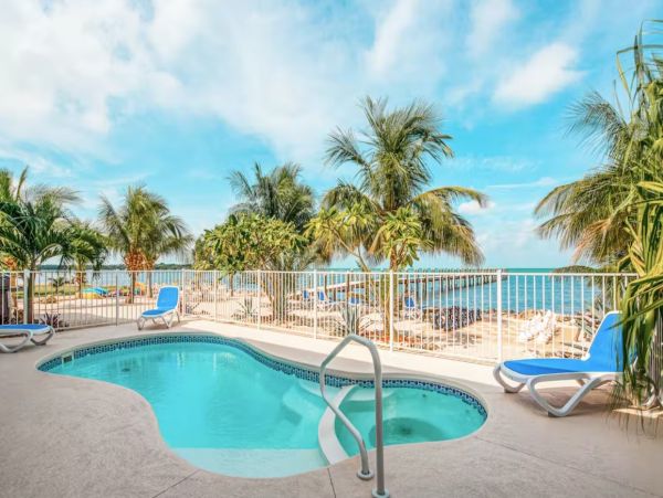 Four Bedroom Gulf Front Home in Marathon with Private Pool