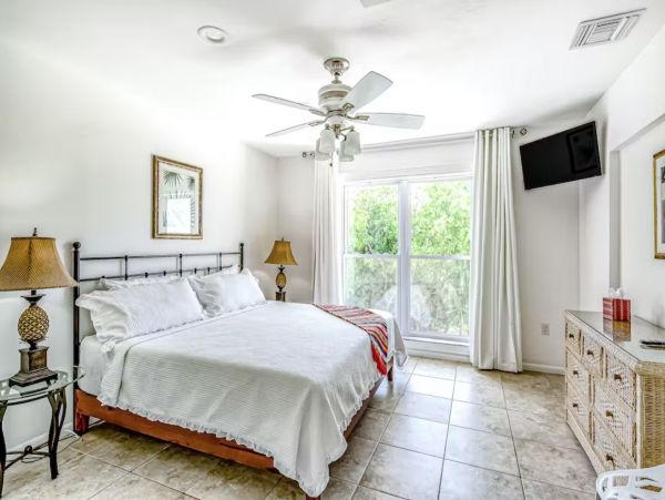 Four Bedroom Gulf Front Home in Marathon with Private Pool