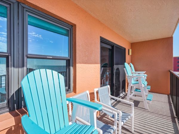 Panoramic Beachfront Condo with 3 Bedrooms in Redington Beach