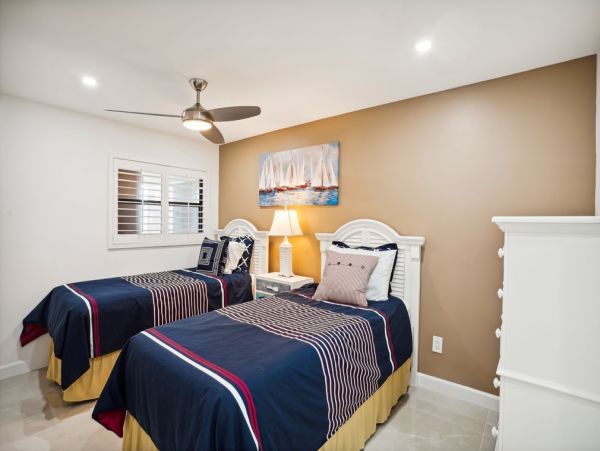 Panoramic Beachfront Condo with 3 Bedrooms in Redington Beach
