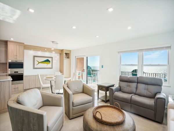 Panoramic Beachfront Condo with 3 Bedrooms in Redington Beach
