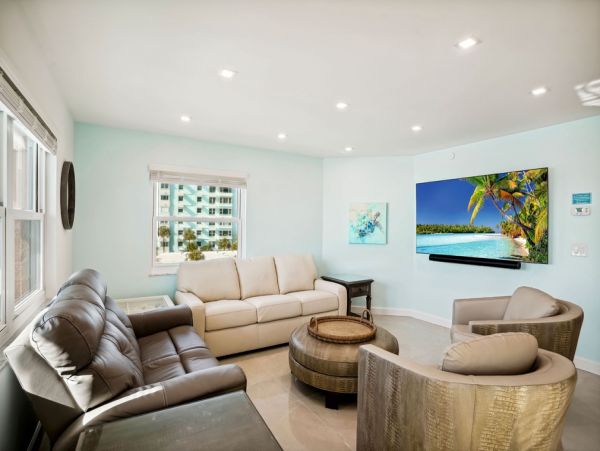 Panoramic Beachfront Condo with 3 Bedrooms in Redington Beach