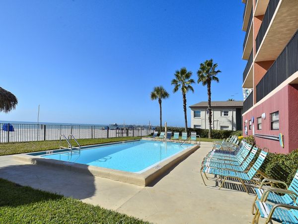 Panoramic Beachfront Condo with 3 Bedrooms in Redington Beach