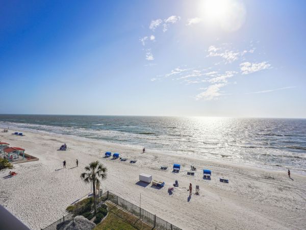 Panoramic Beachfront Condo with 3 Bedrooms in Redington Beach