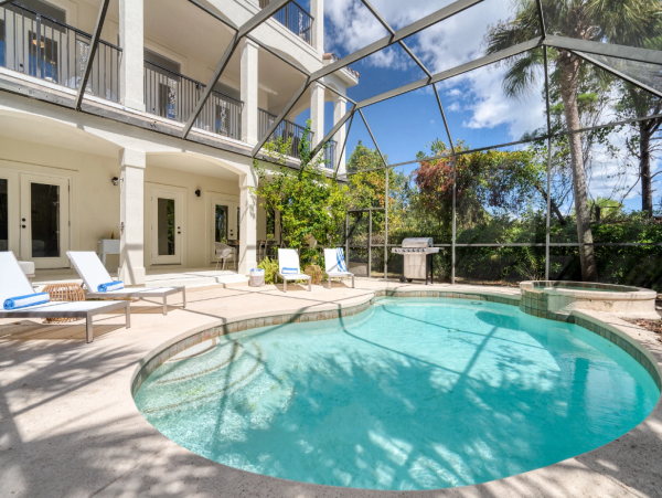 Luxury Oceanside Estate with 4 Bedrooms and Private Pool