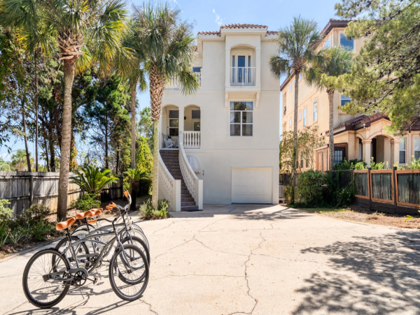 Luxury Oceanside Estate with 4 Bedrooms and Private Pool