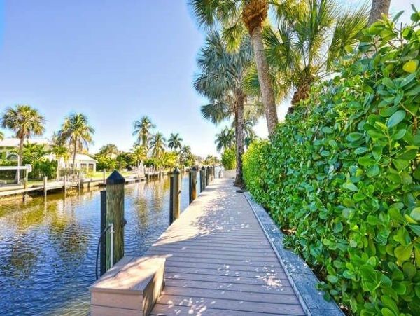 Luxury Waterfront Retreat in Naples