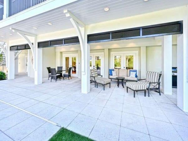 Luxury Waterfront Retreat in Naples