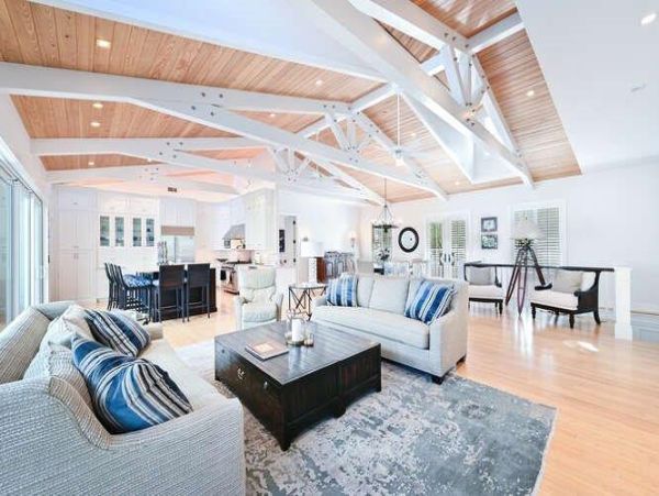 Luxury Waterfront Retreat in Naples
