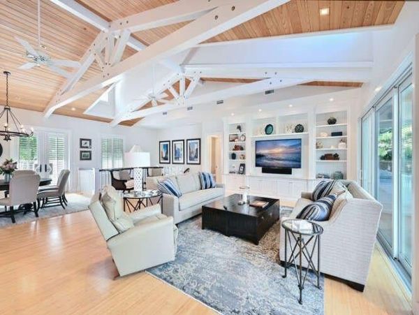 Luxury Waterfront Retreat in Naples