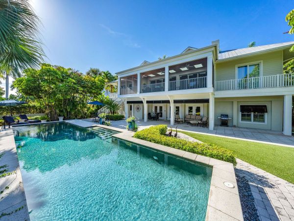 Luxury Waterfront Retreat in Naples