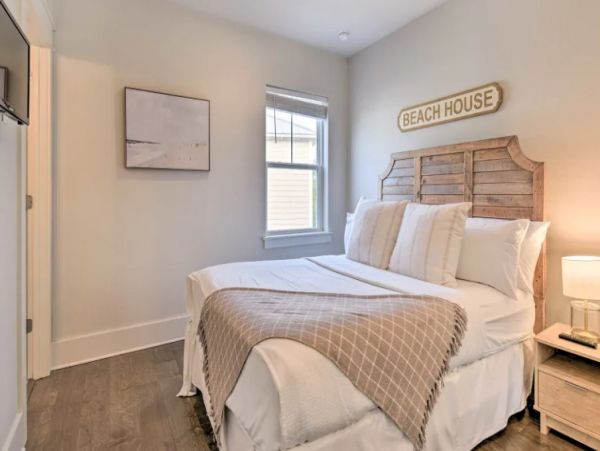Santa Rosa Beach Vacation Home Four Bedroom Walk to Beach