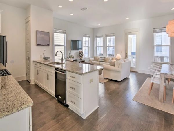 Santa Rosa Beach Vacation Home Four Bedroom Walk to Beach