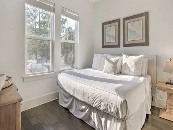 Santa Rosa Beach Vacation Home Four Bedroom Walk to Beach